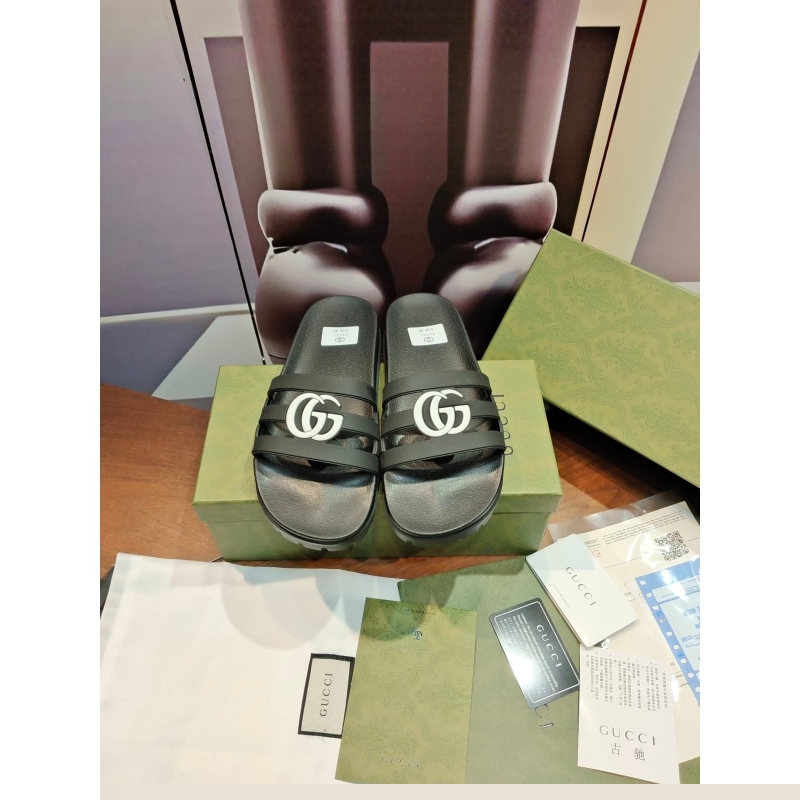 G*u*i slippers